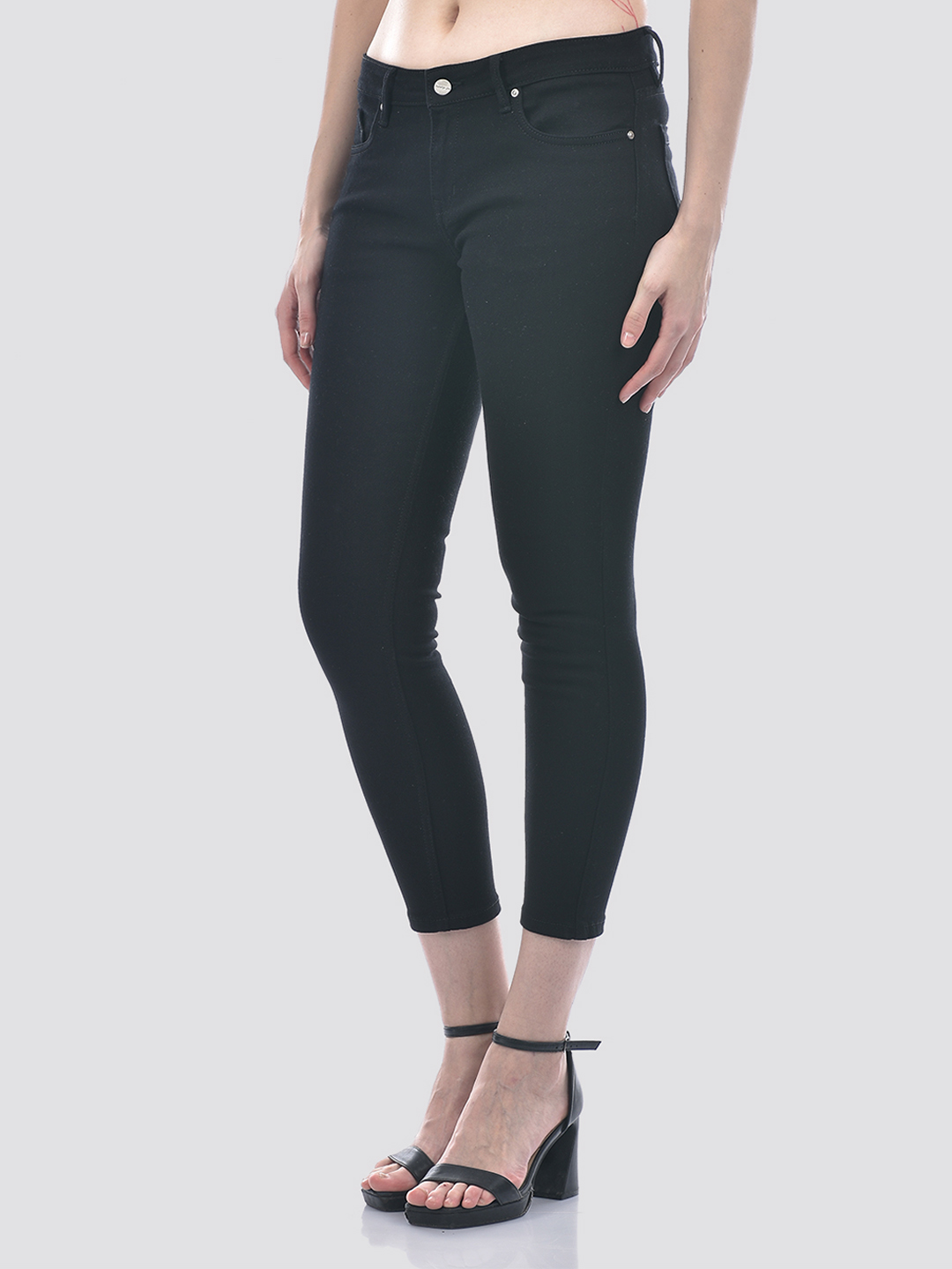 Numero Uno Women Black Slim Fit Sustainable Jeans